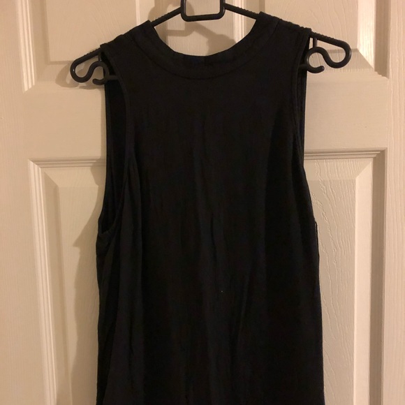 Women’s clothing. - Picture 1 of 2